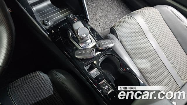 Peugeot e-208 2세대 GT, 2022 9
