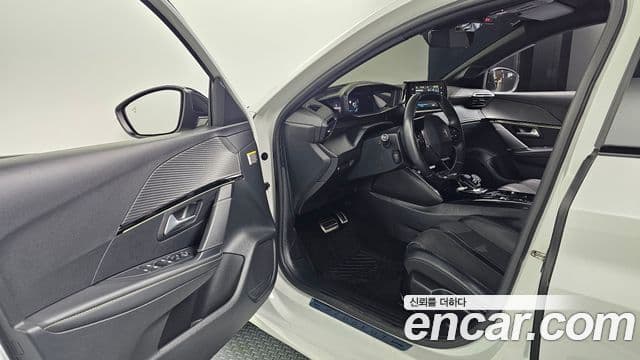 Peugeot e-208 2세대 GT, 2022 10