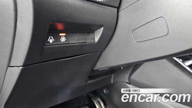 Peugeot e-208 2세대 GT, 2022 14