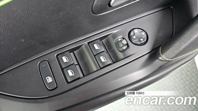 Peugeot e-208 2세대 GT, 2022 15