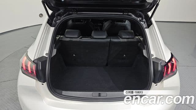 Peugeot e-208 2세대 GT, 2022 20