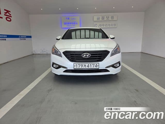 Hyundai LF Sonata Premium, 2016 1