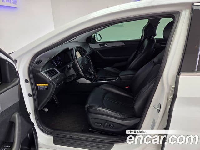 Hyundai LF Sonata Premium, 2016 10