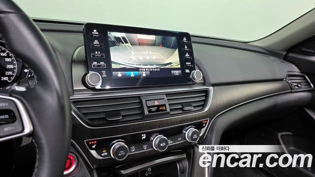 Honda Accord 10세대 1.5 турбо, 2018 15