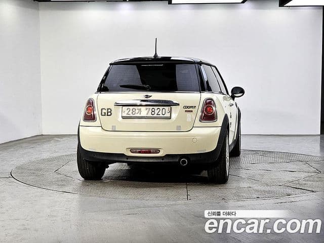 Mini Cooper SE, 2012 3