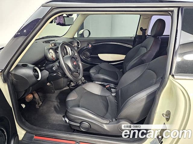 Mini Cooper SE, 2012 7