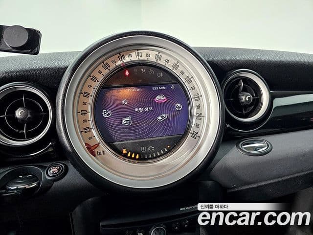 Mini Cooper SE, 2012 10