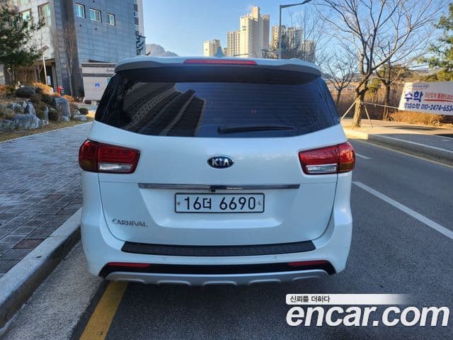 Kia All New Carnival Prestige, 2015 4