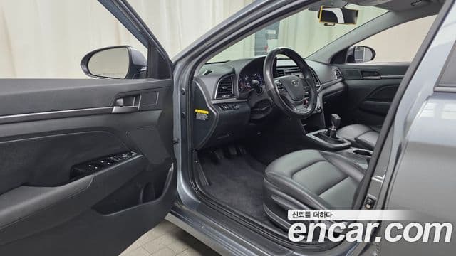 Hyundai Avante AD Style, 2018 10