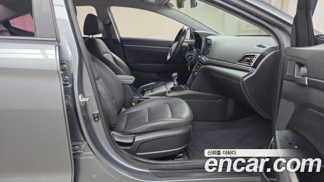 Hyundai Avante AD Style, 2018 11