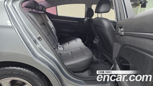 Hyundai Avante AD Style, 2018 12