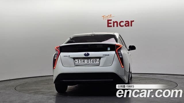 Toyota 프리우스 4세대 1.8 E, 2016 4