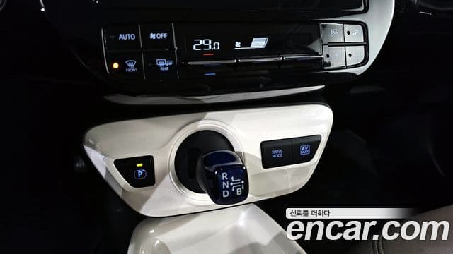 Toyota 프리우스 4세대 1.8 E, 2016 9
