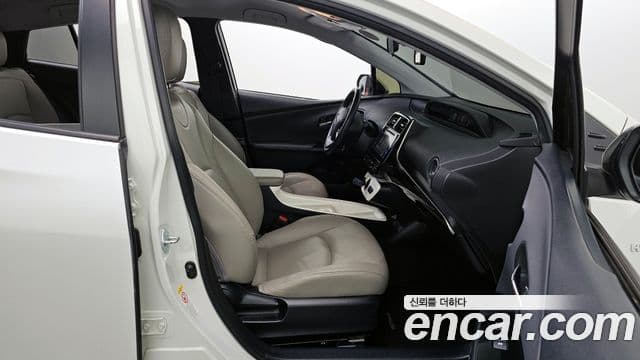 Toyota 프리우스 4세대 1.8 E, 2016 11