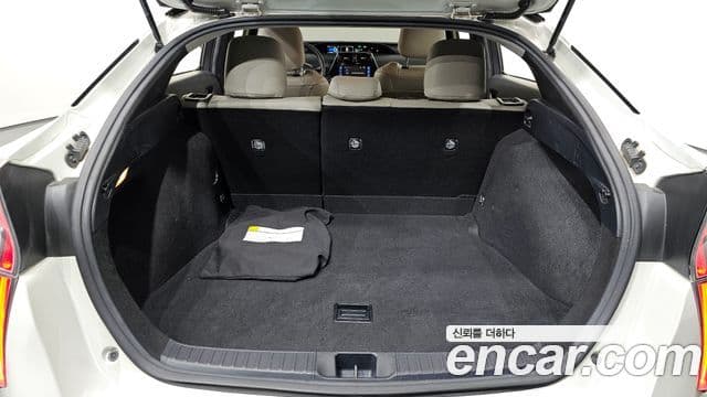 Toyota 프리우스 4세대 1.8 E, 2016 20