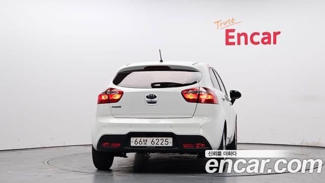 Kia All New Pride Deluxe, 2014 4