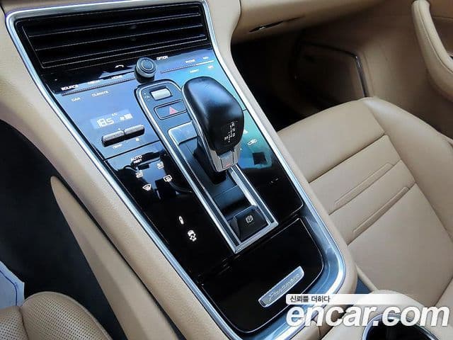 Porsche Panamera (971), 2020 11