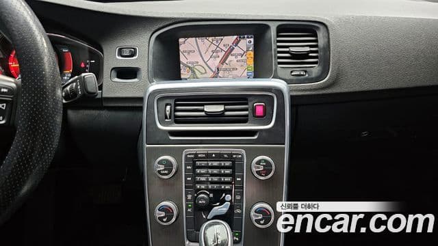 Volvo S60 2세대, 2015 14