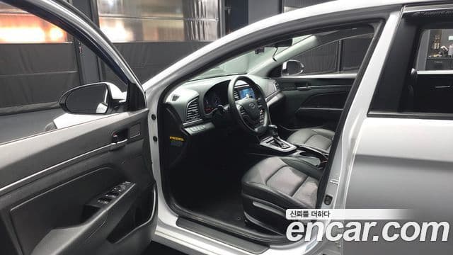 Hyundai Avante AD 1.6 GDI Value Plus, 2017 10