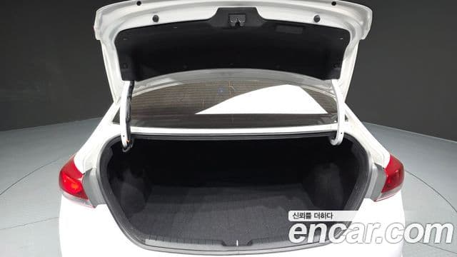 Hyundai Avante AD 1.6 GDI Value Plus, 2017 20