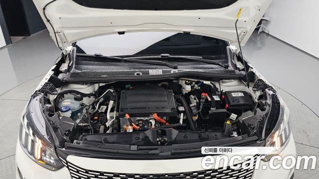 Peugeot e-2008 2세대 EV GT, 2023 6