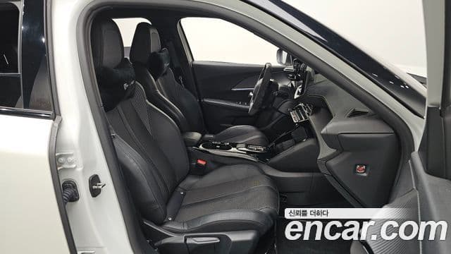 Peugeot e-2008 2세대 EV GT, 2023 11