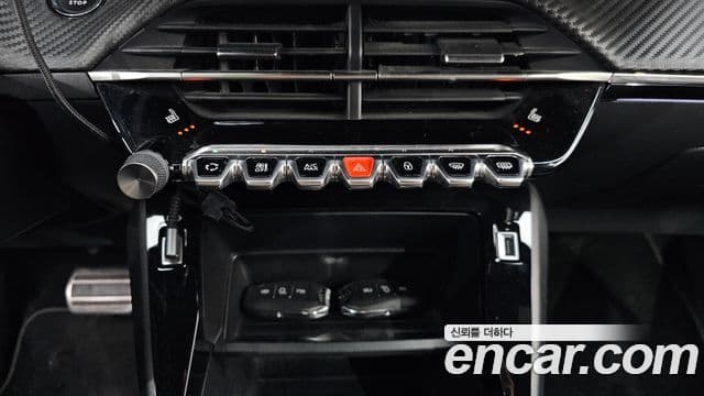 Peugeot e-2008 2세대 EV GT, 2023 16