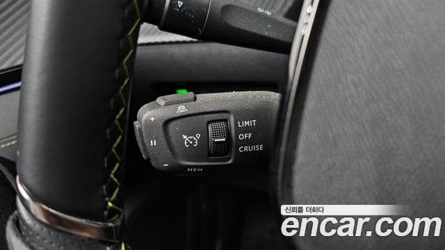 Peugeot e-2008 2세대 EV GT, 2023 18