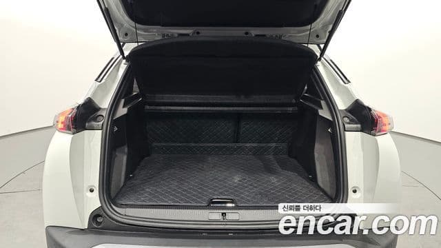 Peugeot e-2008 2세대 EV GT, 2023 20