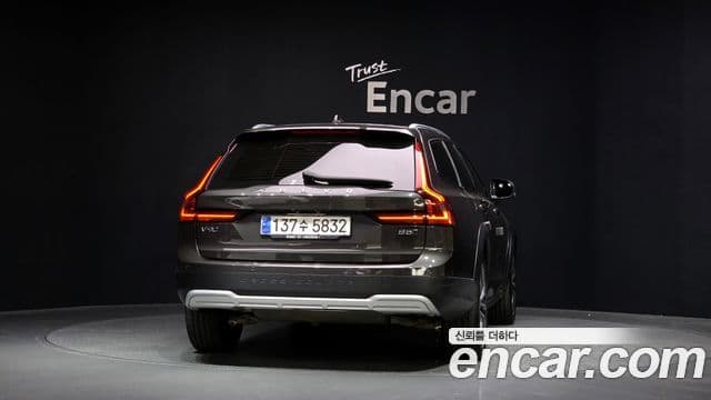 Volvo V90 Cross Country B5 Pro AWD, 2021 4