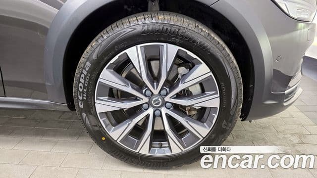 Volvo V90 Cross Country B5 Pro AWD, 2021 все фото
