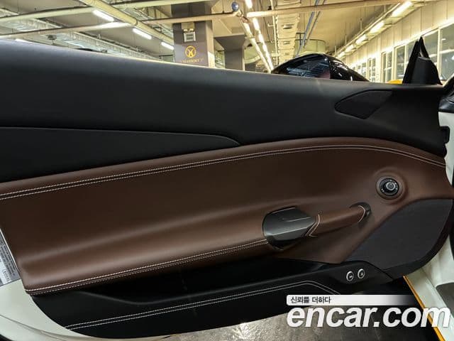 Ferrari 488 스파이더, 2019 17