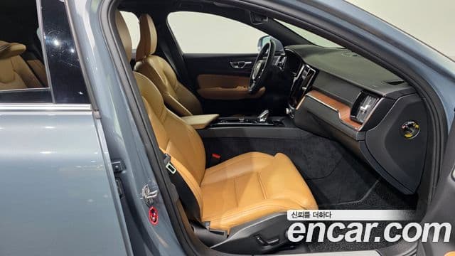 Volvo S60 3세대 B5 Inscription, 2022 11