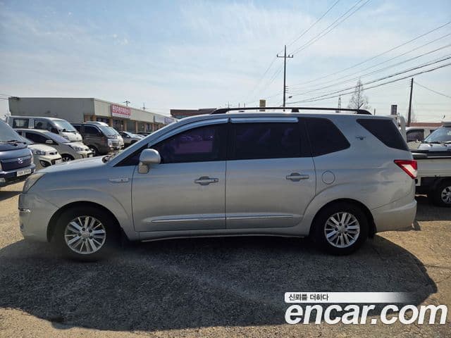 KG모빌리티(SsangYong) Korando 투리스모 2WD LT 11인승, 2014 3