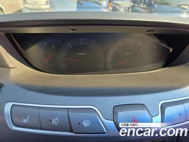 KG모빌리티(SsangYong) Korando 투리스모 2WD LT 11인승, 2014 16