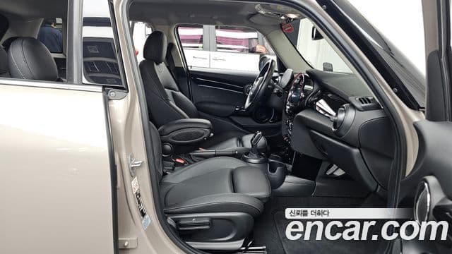 Mini Cooper 3세대, 2024 11