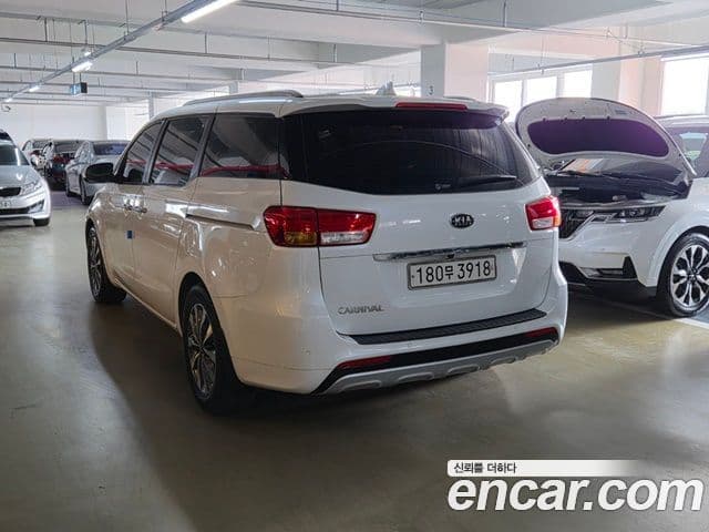 Kia All New Carnival Luxury, 2015 4