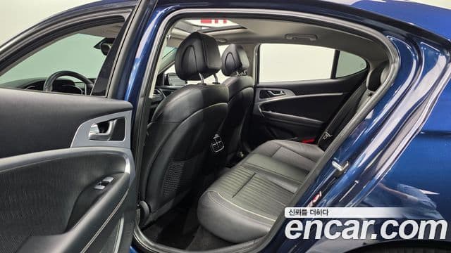 Genesis G70 Elite, 2019 12