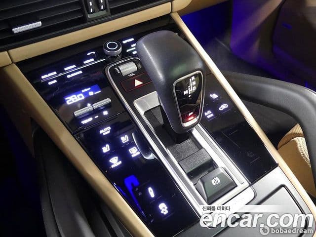 Porsche Cayenne (PO536), 2021 9