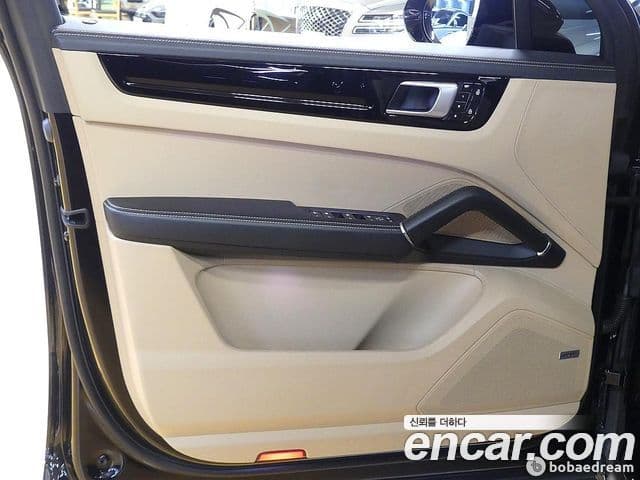 Porsche Cayenne (PO536), 2021 11