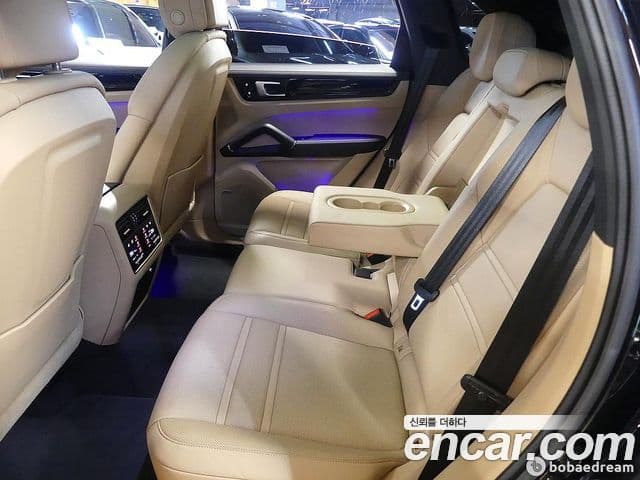 Porsche Cayenne (PO536), 2021 19