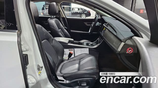 Jaguar XF (X260) Prestige, 2019 10