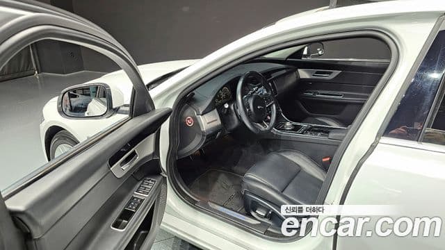 Jaguar XF (X260) Prestige, 2019 11