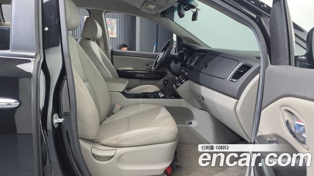 Kia All New Carnival Prestige, 2016 11