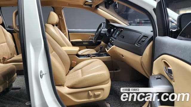 Kia All New Carnival Noblesse, 2016 10