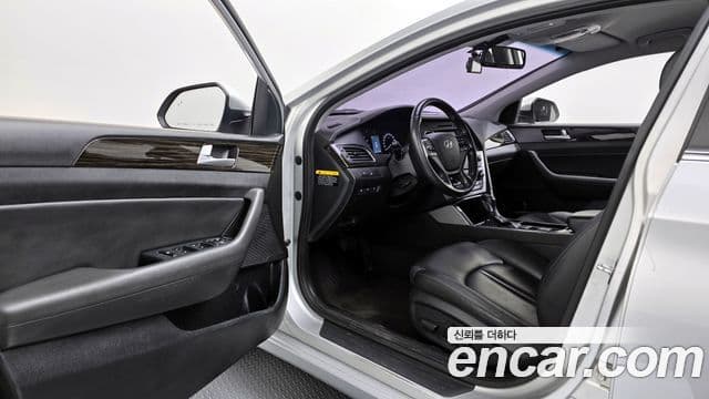 Hyundai LF Sonata Special, 2016 11