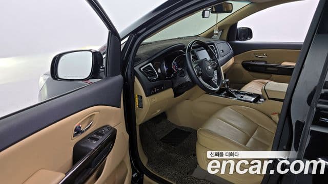 Kia The / новый New Carnival VIP, 2020 10