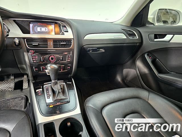 Audi New A4 B8, 2012 9