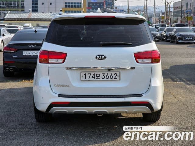 Kia All New Carnival Luxury, 2016 4