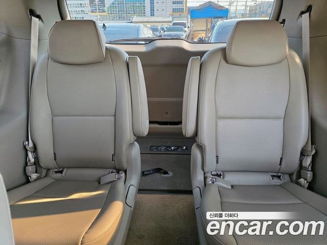 Kia All New Carnival Luxury, 2016 17